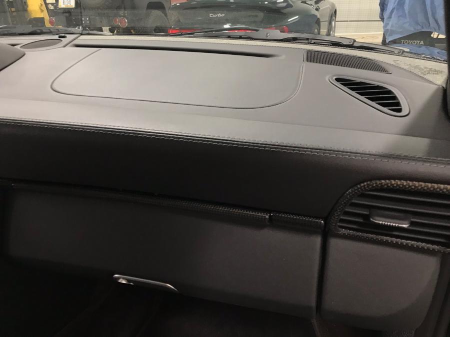 Детали интерьера Porsche 911 GT2 (997) 2008 года  (NA) (фото 54 из 107)